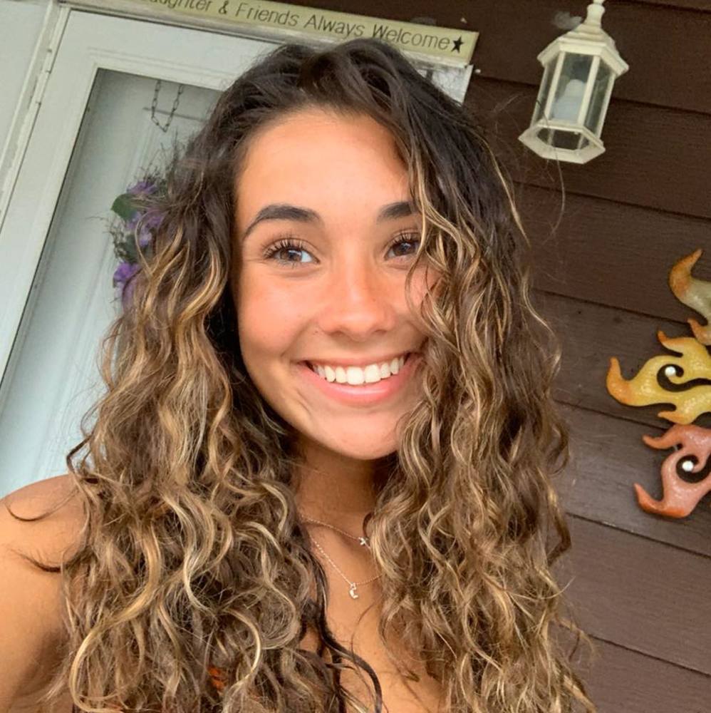 Meet your Posher, Caitlyn